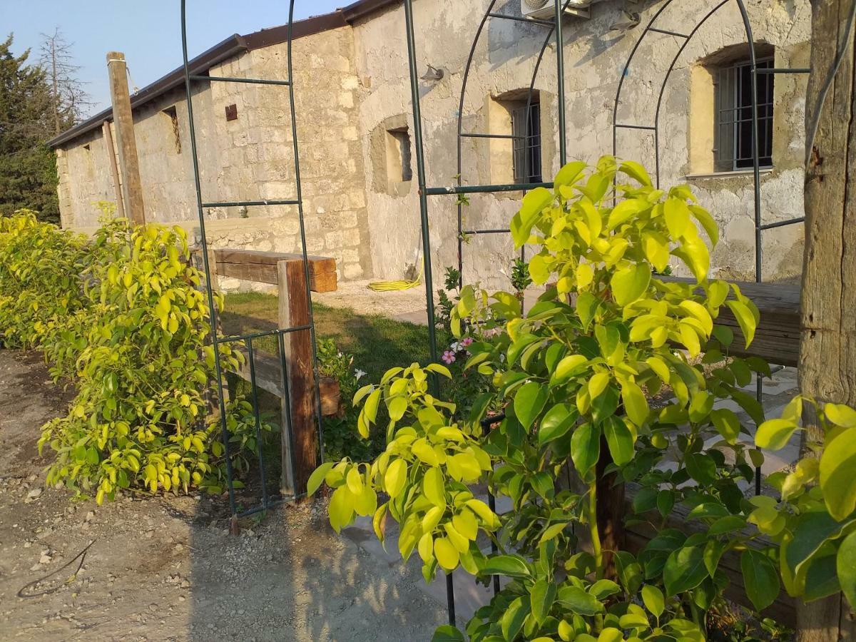 Gibbesi Country Farm Piccolo Cottage Naro Экстерьер фото